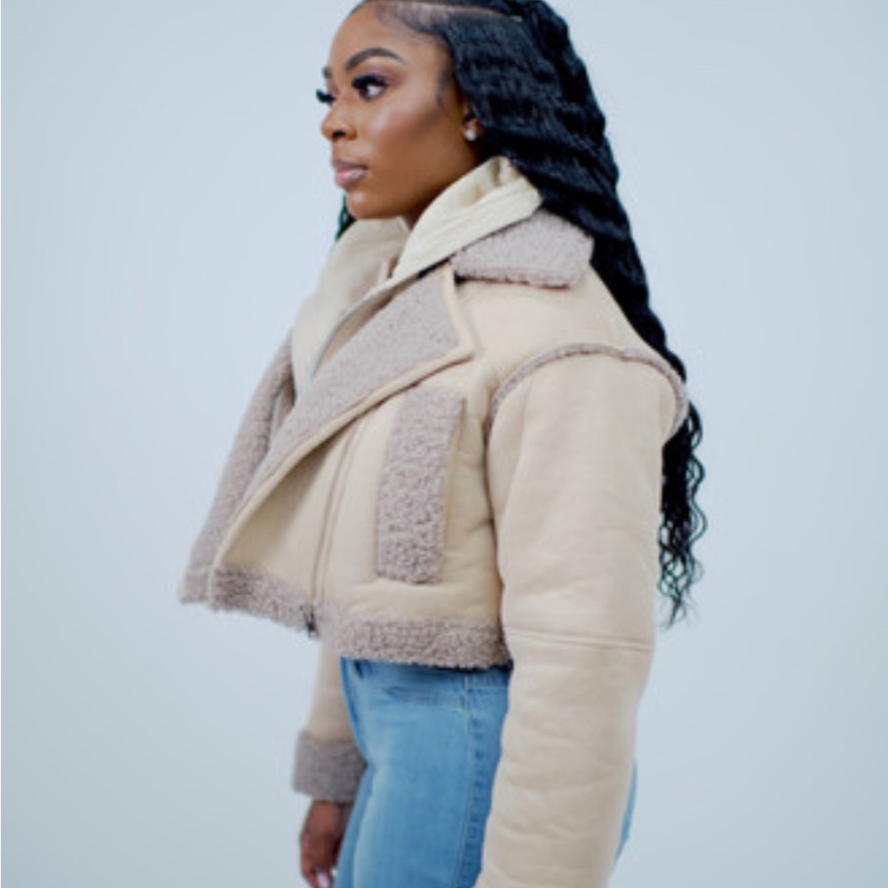 🎉SOLD Chic Beige Shearling Bomber Jacket